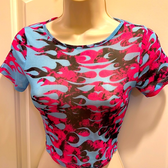 New Mesh Crop Top - Picture 2 of 5